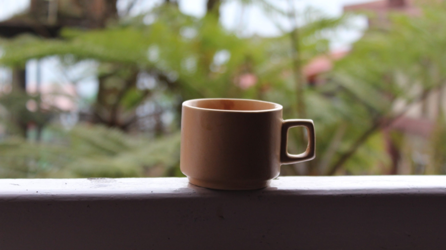 kahvikuppi terassilla