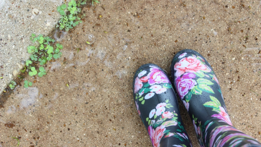 Kukkakuvioiset kumpisaappaat