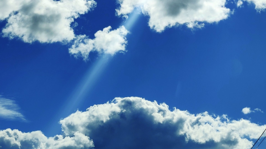 Pilviä kesätaivaalla